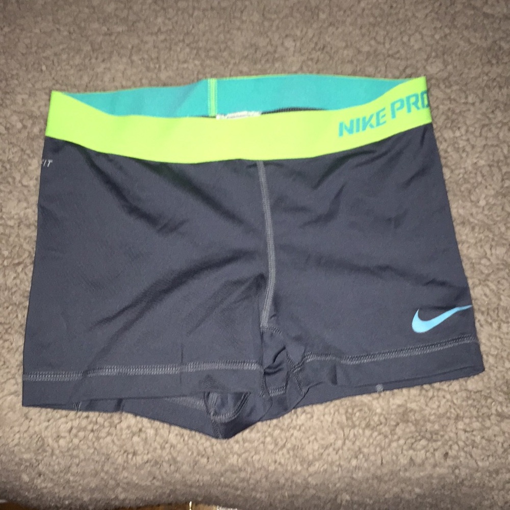 Women’s Nike Pro Shorts 3”